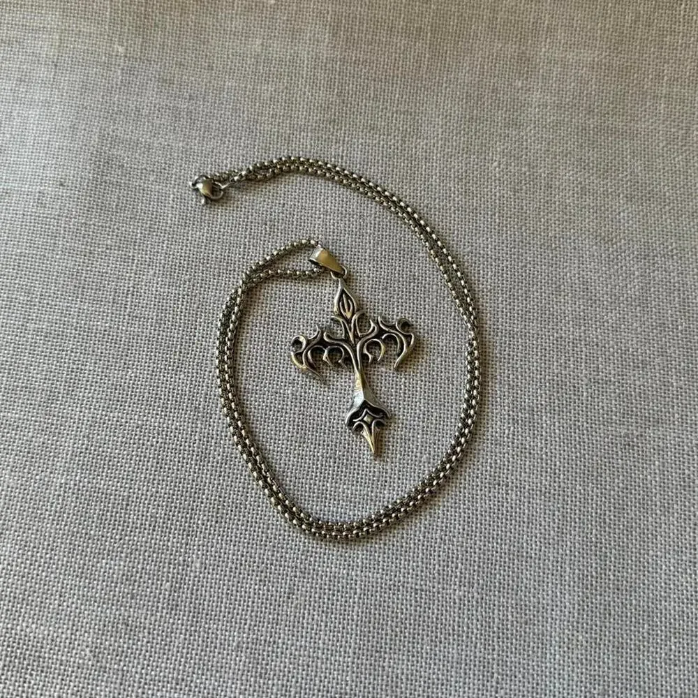 Y2k silver gothic cross necklace WMNS - Picture 2 of 4